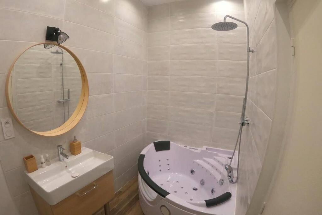 L'Escapade De Lyon, Charpennes, Jacuzzi Et Emplacement Ideal Leilighet Villeurbanne Eksteriør bilde